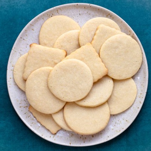 plate of vanilla cookies