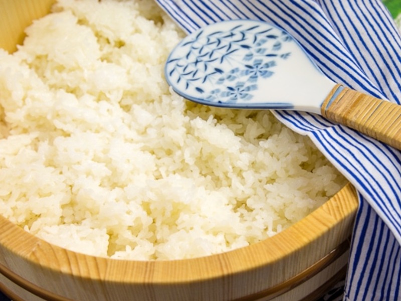 sushi rice with blue Chinese pallet with cloth