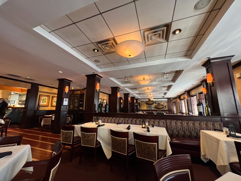 Parker's Restaurant and bar interior dining room