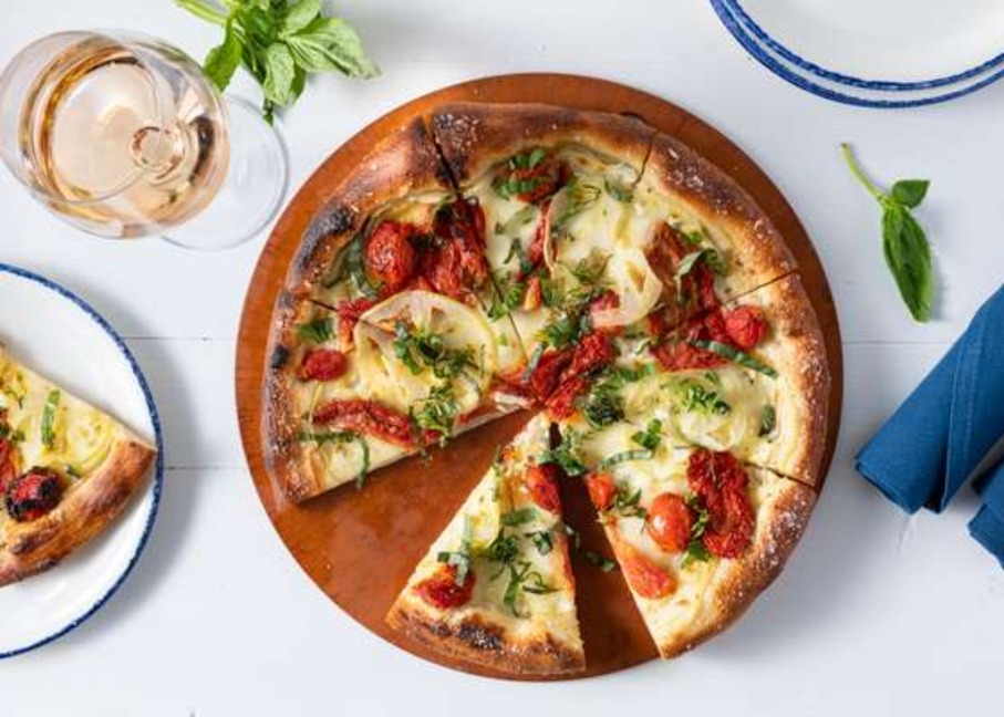 Chicago's Hampton Social pizza shareables