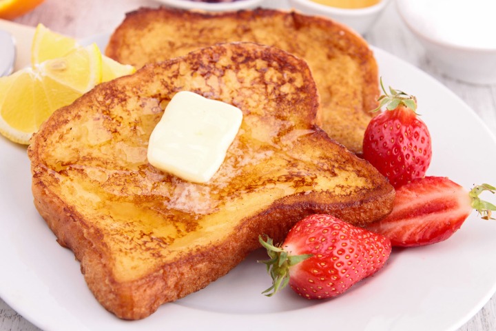Classic cinnamon French toast with strawberries