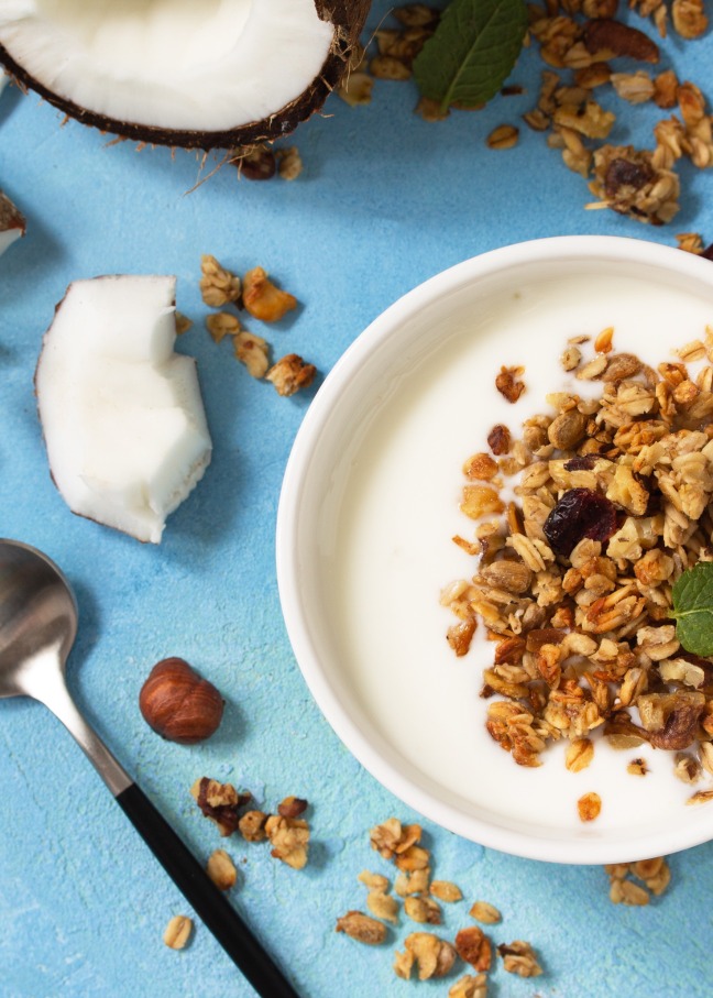Coconut yogurt meal with granola