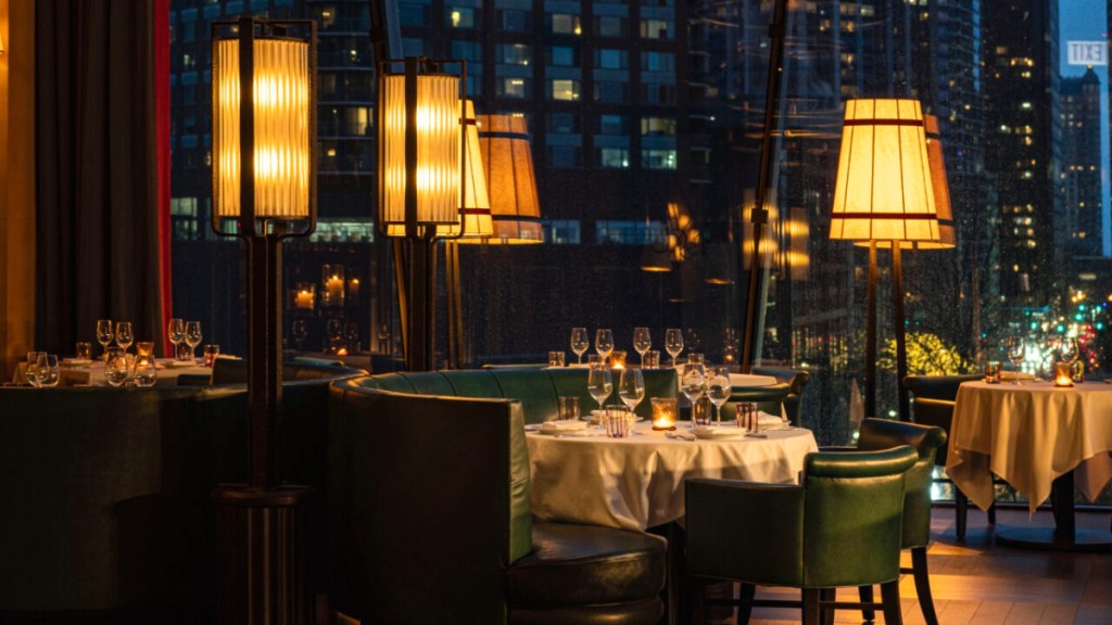 Tre Dita restaurant table night lighting with big windows