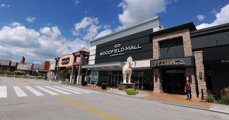 woodfield mall image near pf changs entrance